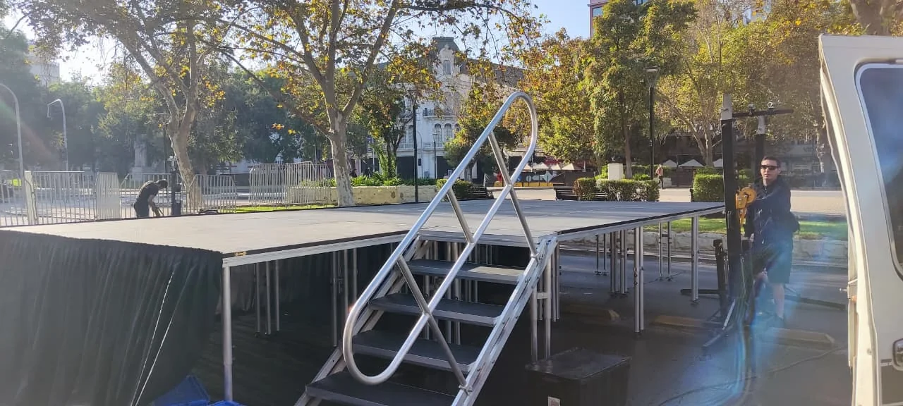 Escenario modular en plaza