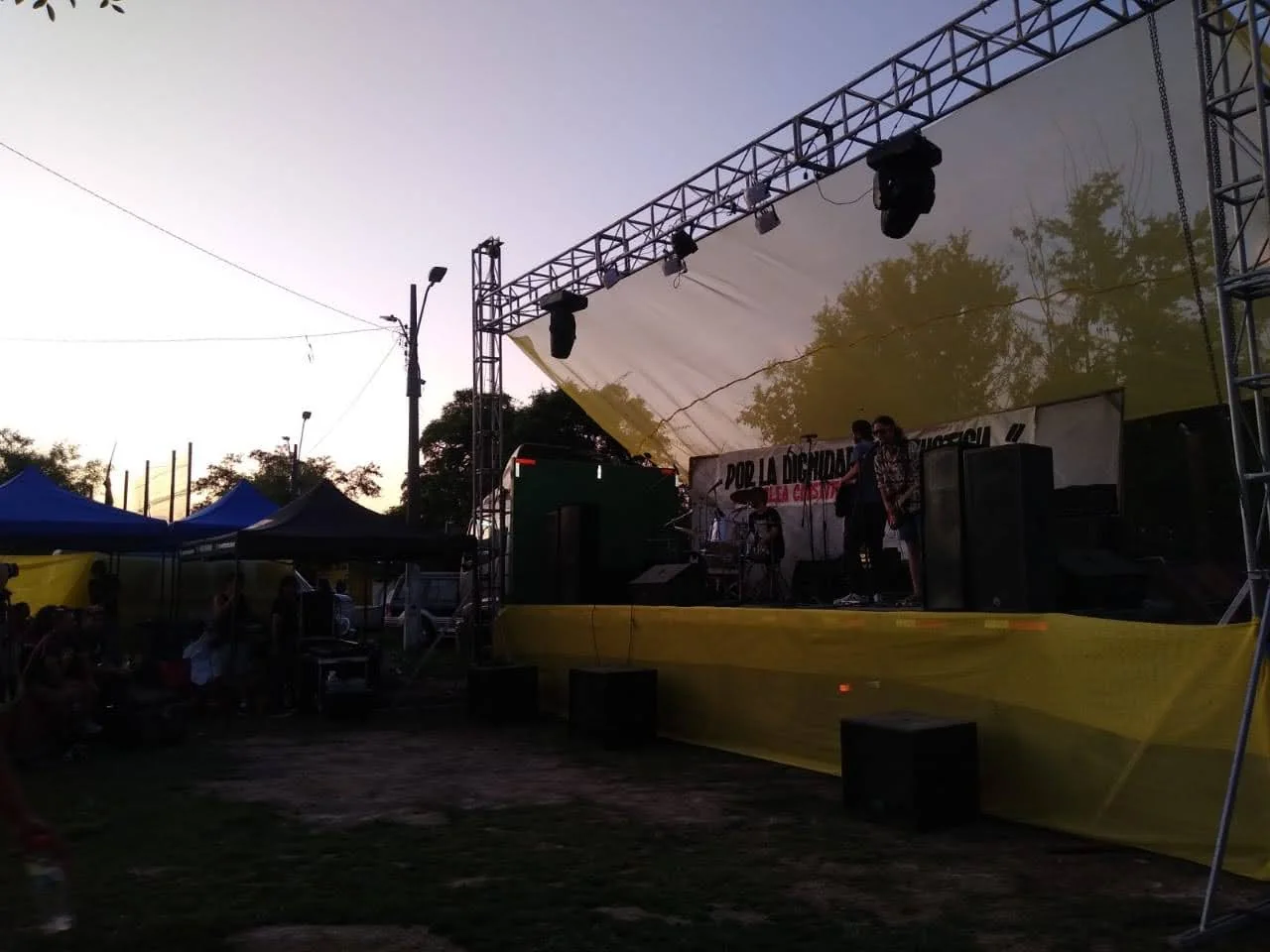 Evento comunitario en plaza
