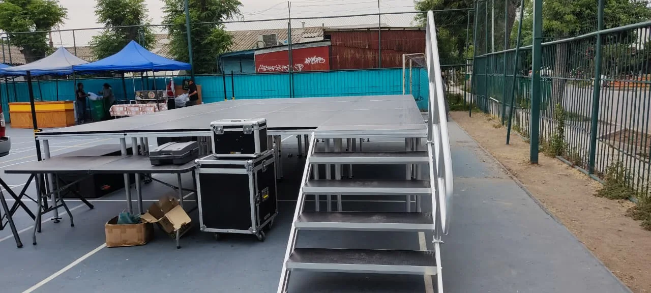 Tarima modular para actividad comunitaria